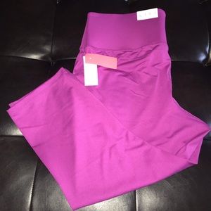 NWT LIVI Active Wicking Active Capris